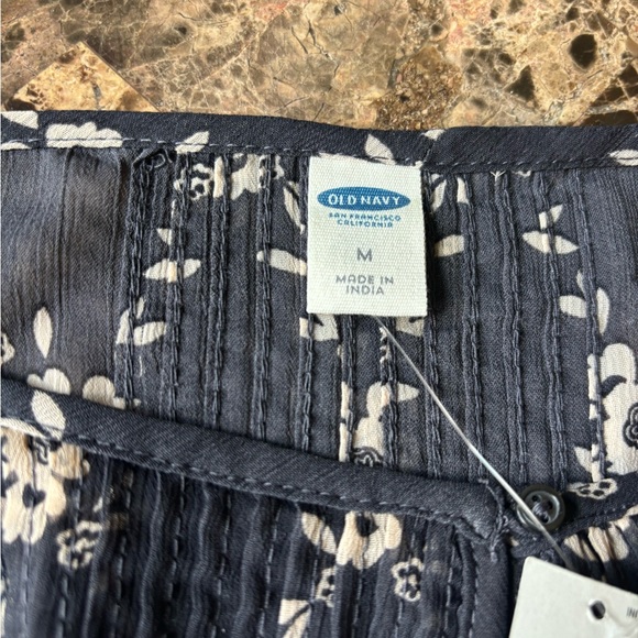 NWT - Old Navy long sleeve sheer top - size medium - Picture 3 of 4